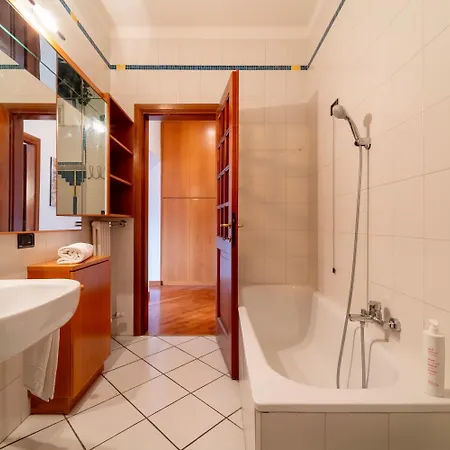 Gerbett With Terrace By Wonderful Italy Apartmán *