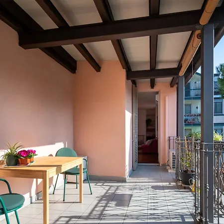 Gerbett With Terrace By Wonderful Italy Apartamento *